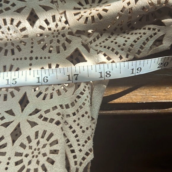 ALBERTO MAKALI,Lux SUEDE-FEEL Laser-Cut Pull-Over Top,Excellent Condition,Size M - Picture 6 of 7